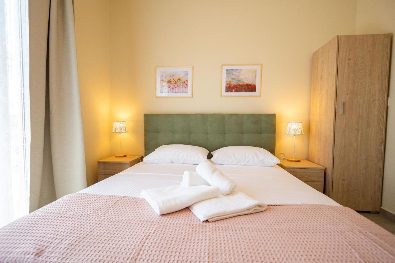 Varkes Suites 2 เนอามูดาเนีย ภายนอก รูปภาพ