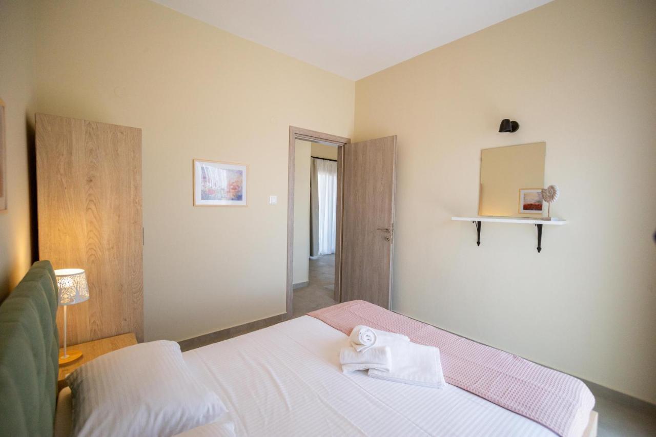 Varkes Suites 2 เนอามูดาเนีย ภายนอก รูปภาพ